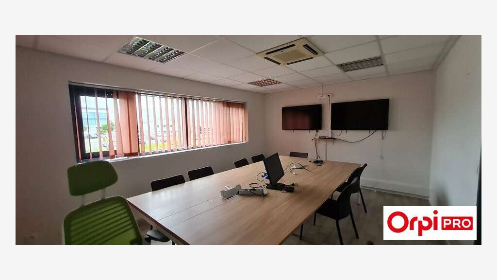 A louer immeuble de bureaux 352m² à Lamballe RN12