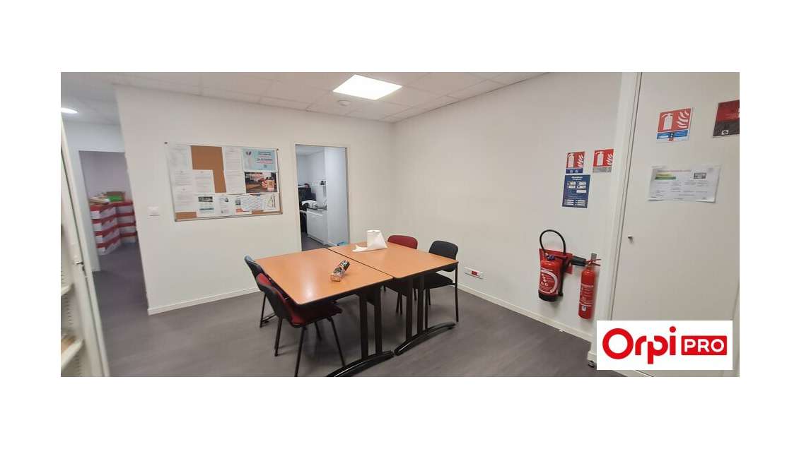 À LOUER BUREAUX DE 179 m² LAMBALLE RN12