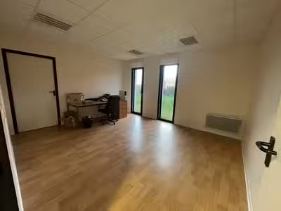 A louer bureaux 122m² bord RN12 à Lamballe
