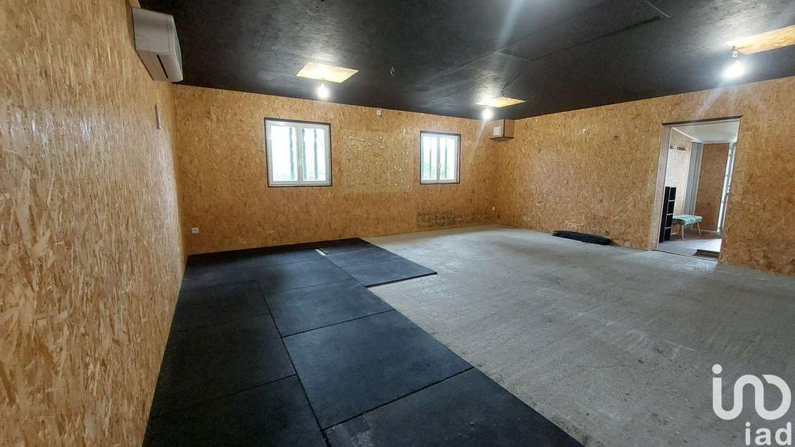 Bureau à Lamothe-Montravel