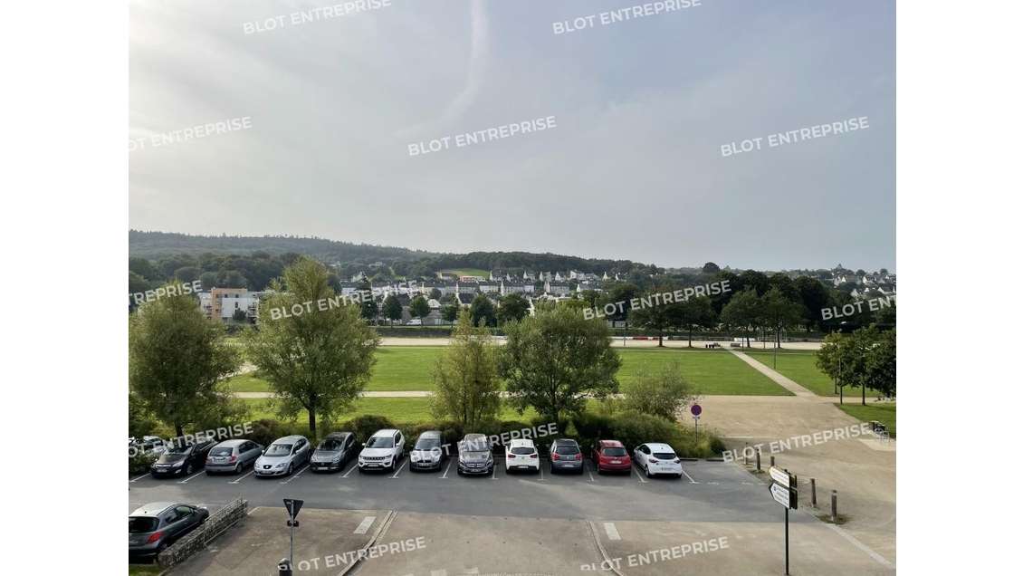 A louer bureaux 217m² belle visibilité Landerneau