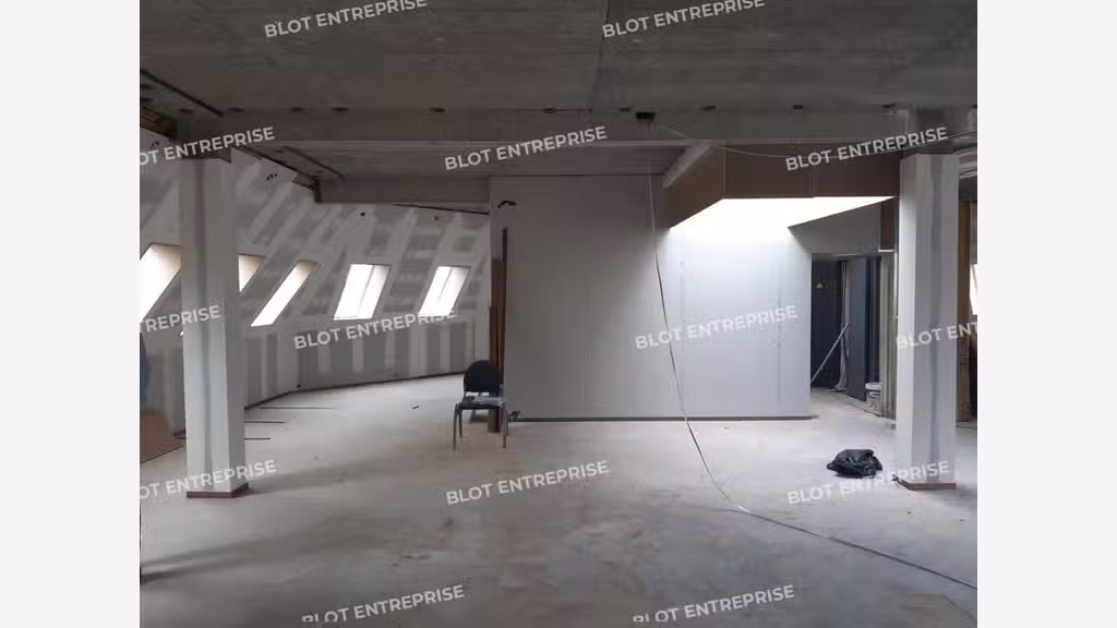 A louer bureaux 217m² belle visibilité Landerneau