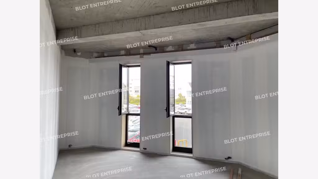 A louer bureaux 217m² belle visibilité Landerneau