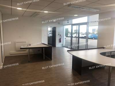 A louer bureaux 175m² à Landerneau au bord de RN12