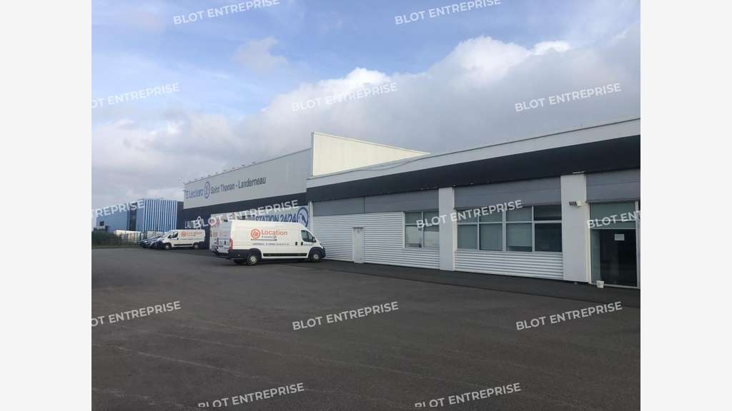 A louer bureaux 175m² à Landerneau au bord de RN12