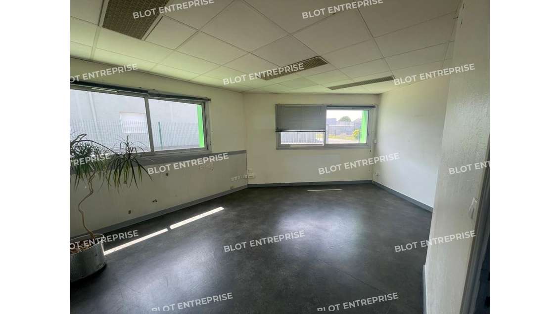 A louer bureaux 110m² en ZA à Lanester