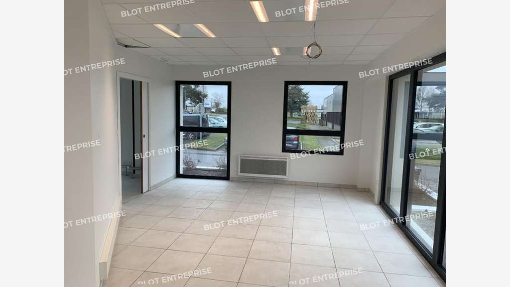 A louer bureaux 97m² centre d'affaires à Lanester