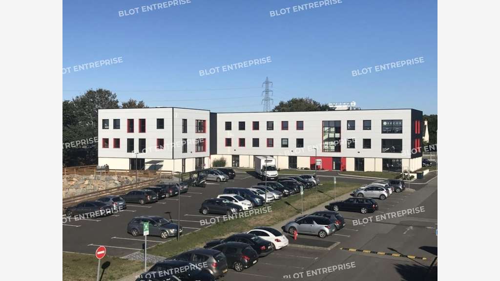 A louer bureaux 97m² centre d'affaires à Lanester