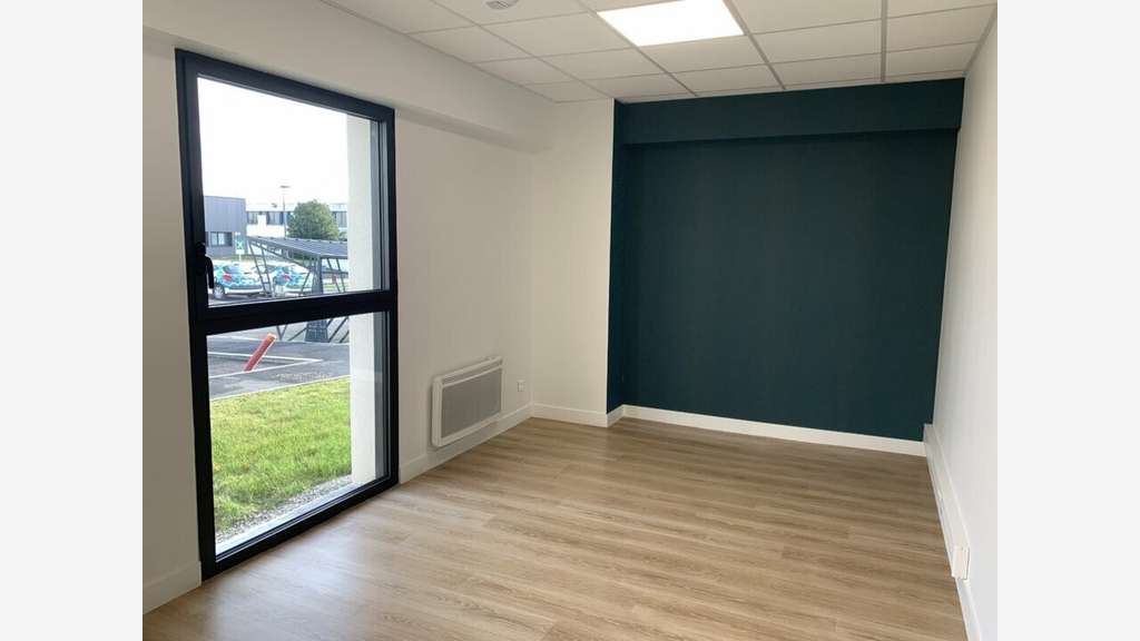 Loue bureaux de 130m² en parc d'activités Lanester