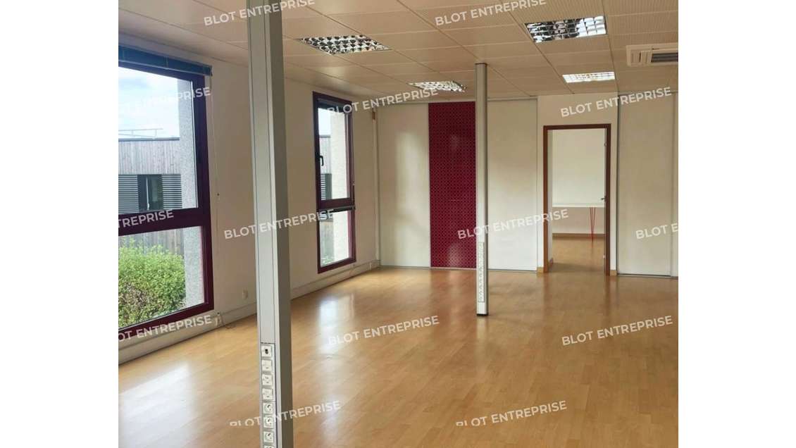 A louer bureaux 150m² R+1 à Langueux près RN12