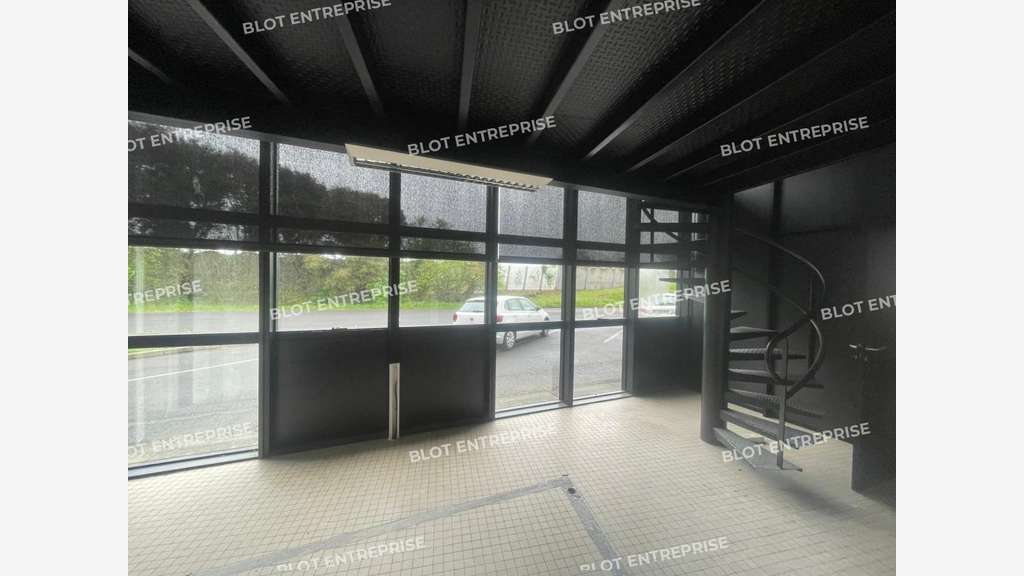 A louer bureaux 99m² PMR  à Langueux