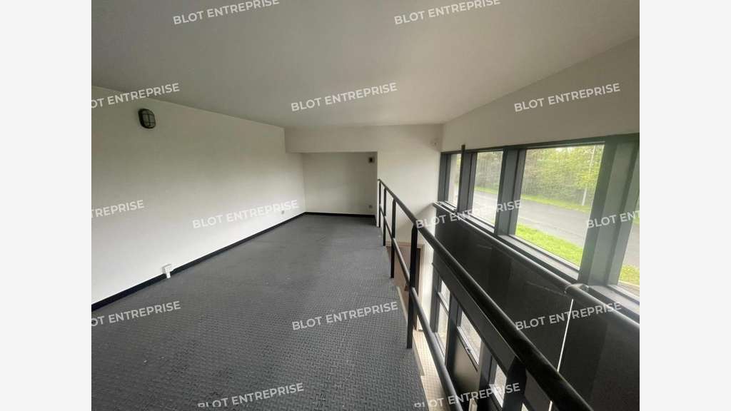 A louer bureaux 99m² PMR  à Langueux