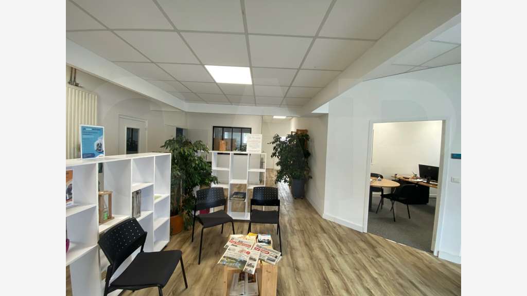 A louer bureaux de 469m² à Lannion axe passant