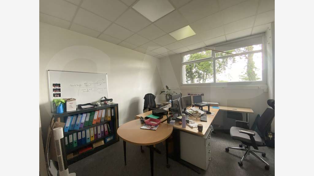 A louer bureaux de 469m² à Lannion axe passant