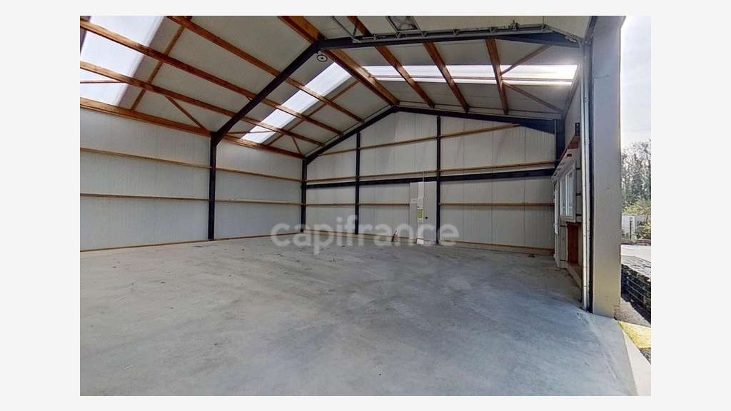 A la location cellule artisanale 181m² ZA Lantic