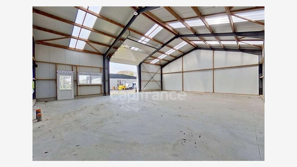A la location cellule artisanale 181m² ZA Lantic