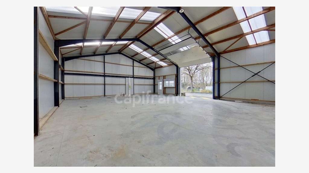 A la location cellule artisanale 181m² ZA Lantic