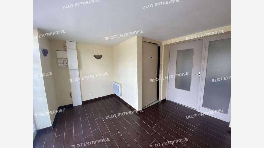 A louer plateau de bureaux 92m² à Lanvallay