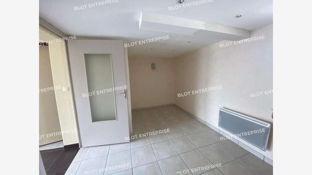 A louer plateau de bureaux 92m² à Lanvallay