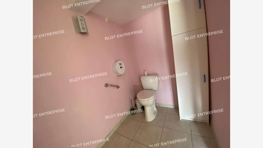 A louer plateau de bureaux 92m² à Lanvallay