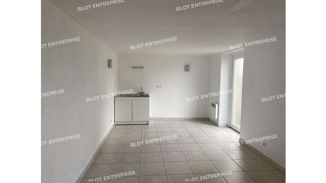 A louer plateau de bureaux 92m² à Lanvallay