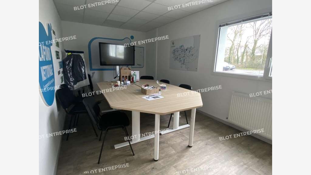 A louer local d'activités 206m² ZA de Lanvallay
