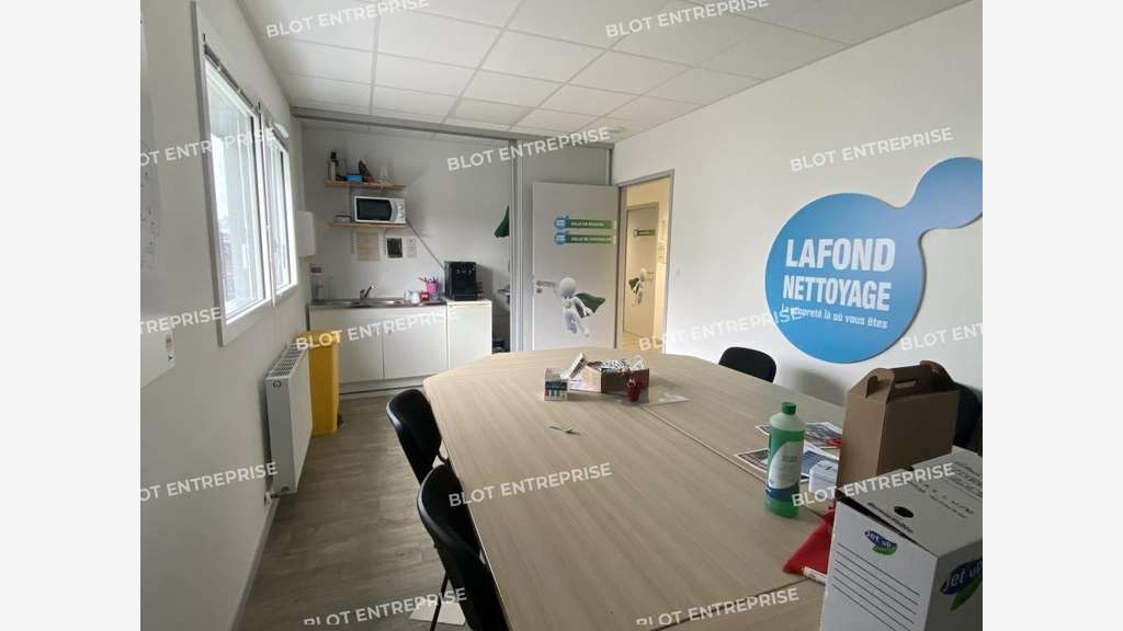 A louer local d'activités 206m² ZA de Lanvallay