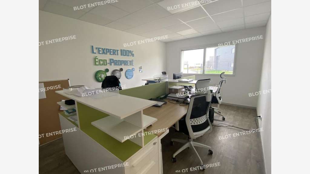 A louer local d'activités 206m² ZA de Lanvallay