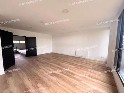 A LOUER - LOCAUX BUREAUX 54 m² LANVOLLON