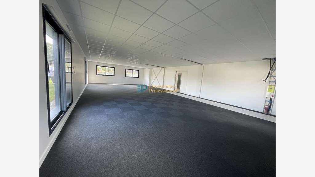 A louer bureaux 107m² avec terrasse à Larmor-Plage