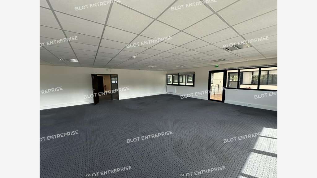 A louer bureaux 390m² à Larmor-Plage