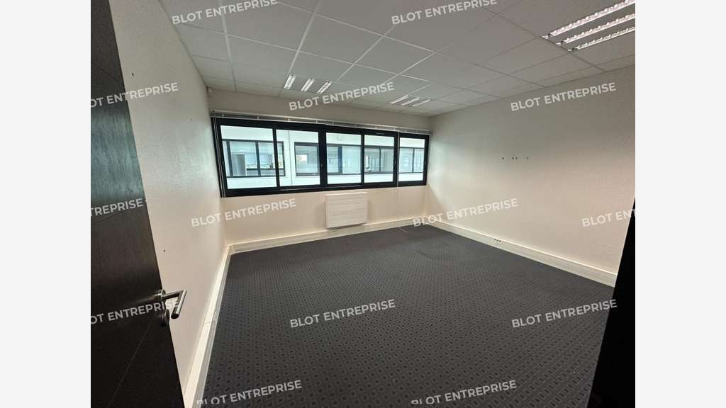 A louer bureaux 390m² à Larmor-Plage