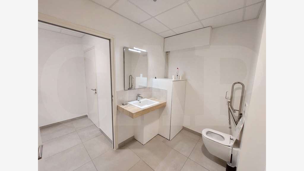 A louer bureaux neufs 107m² à Larmor-Plage