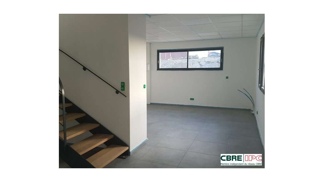 Location bureaux 120m² sur 2 niveaux à Larressore