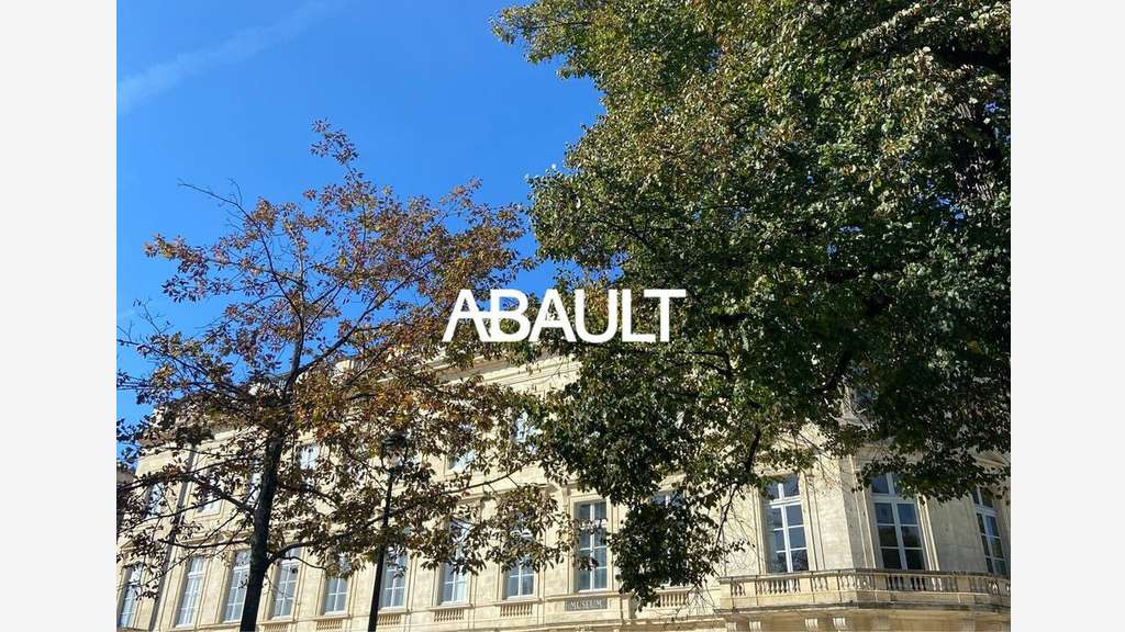 A louer bureaux 80m² R+1 au centre de Latresne