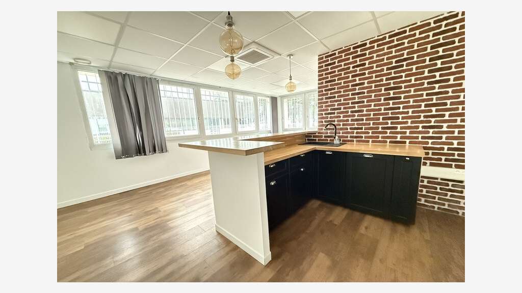bureaux 320m² divisible à louer à Boirargues