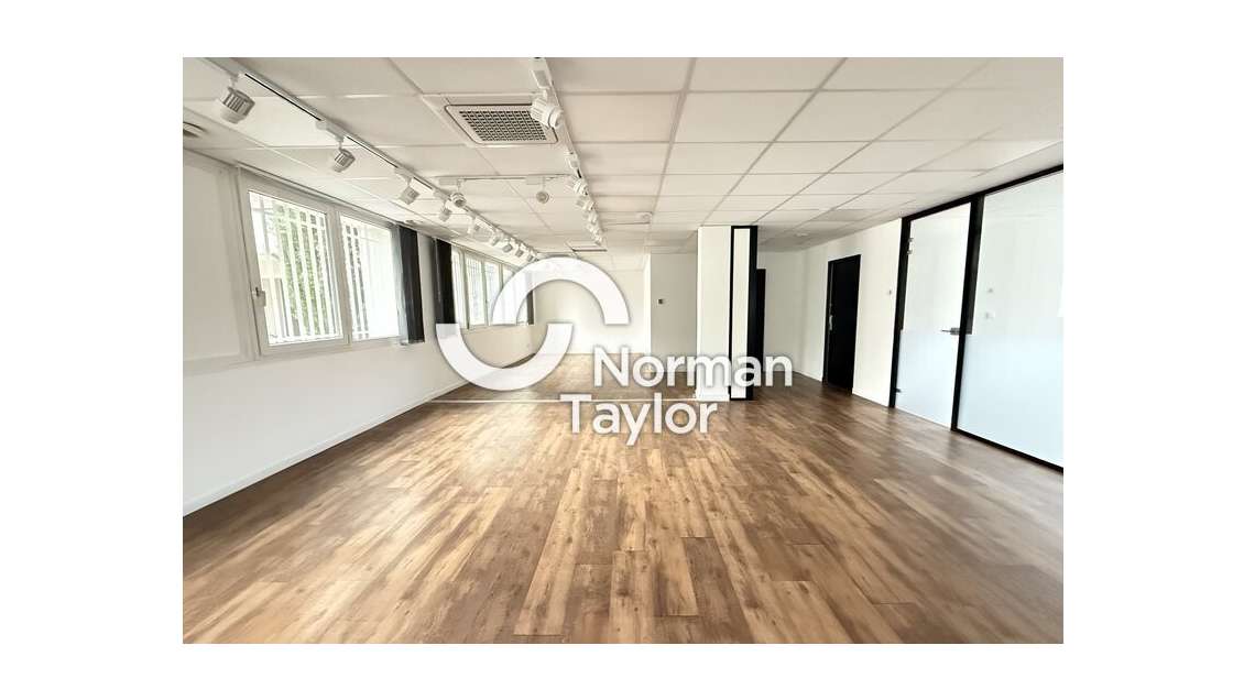 bureaux 320m² divisible à louer à Boirargues