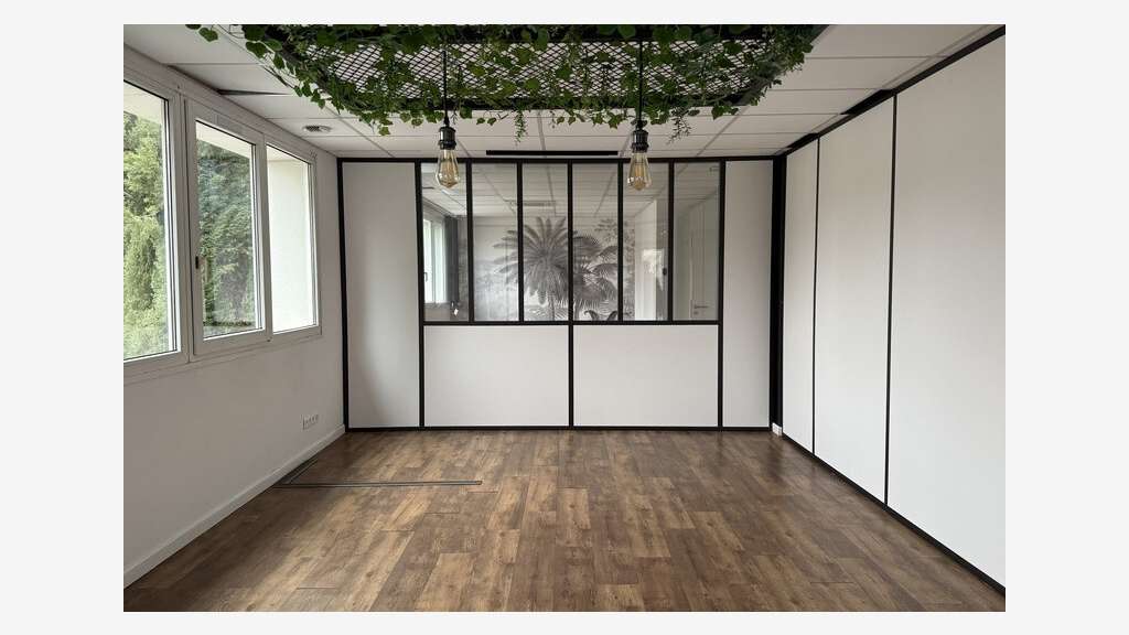 bureaux 320m² divisible à louer à Boirargues