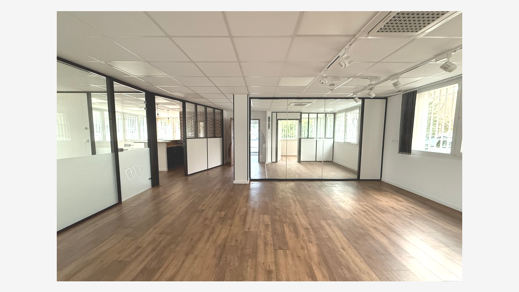 bureaux 320m² divisible à louer à Boirargues