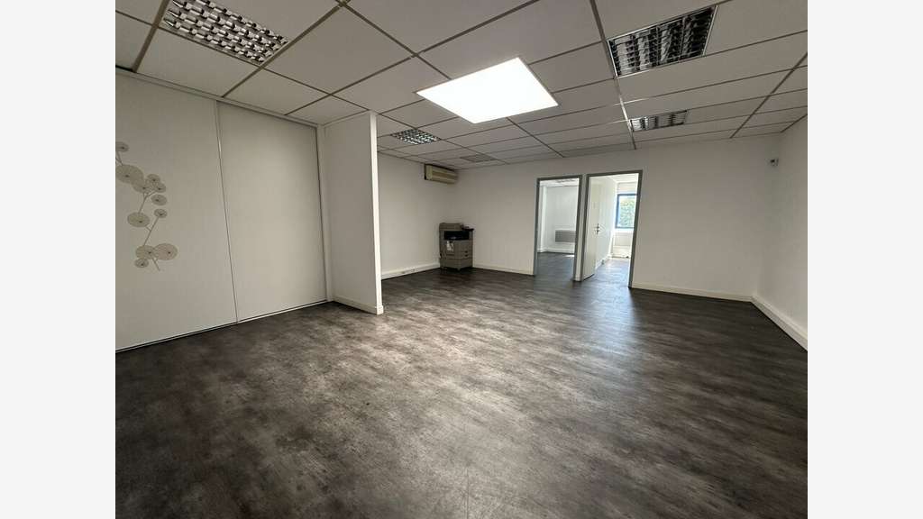 Bureaux 68m² R+1 à louer empl premium à Lattes 