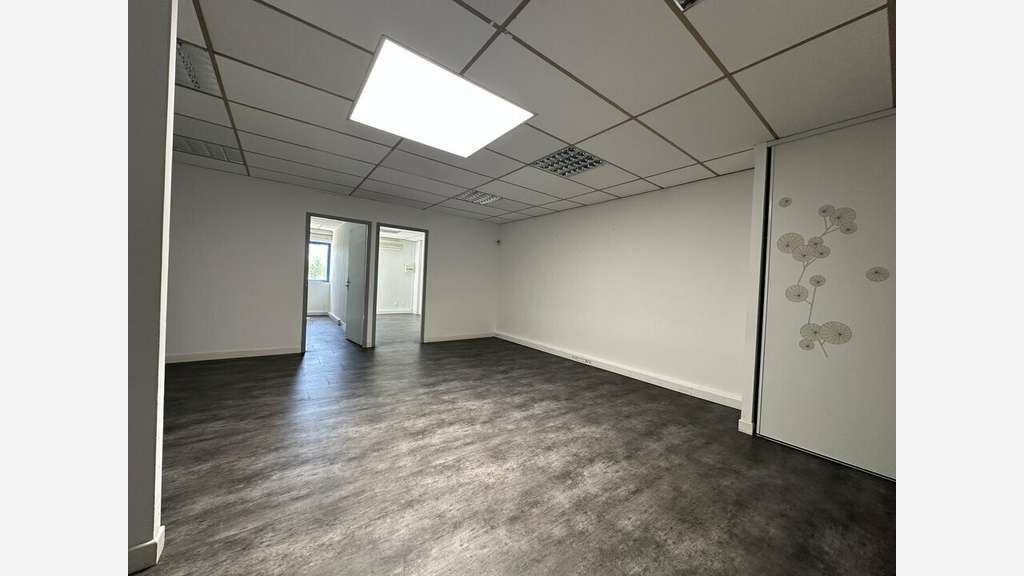 Bureaux 68m² R+1 à louer empl premium à Lattes 
