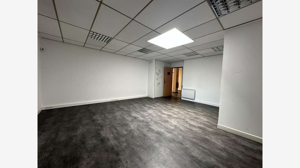 Bureaux 68m² R+1 à louer empl premium à Lattes 