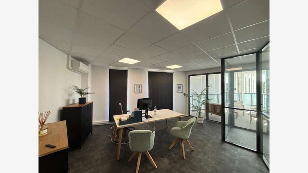 Bureaux 90m² R+1 avec parkings à louer à Lattes