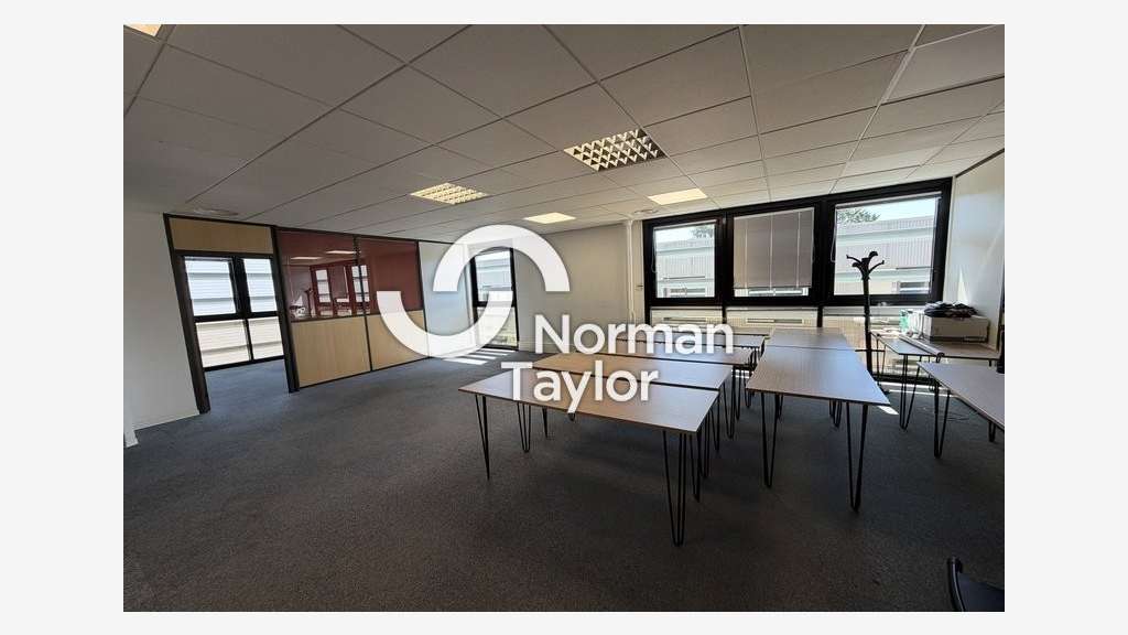 Bureaux aménagés 160m² à louer à Lattes 