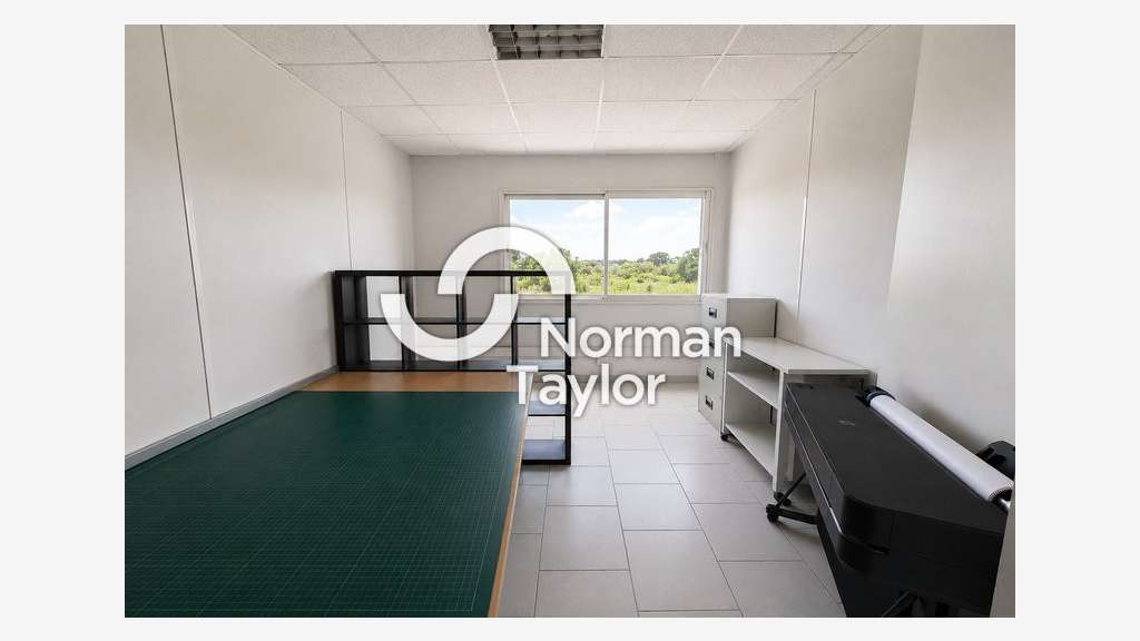 Bureaux de 90m² à louer au 1er étage à Lattes