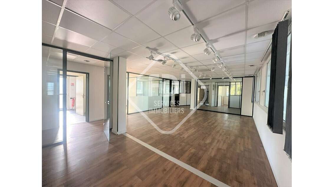 Bureaux 320m² à louer à Lattes-Boirargues