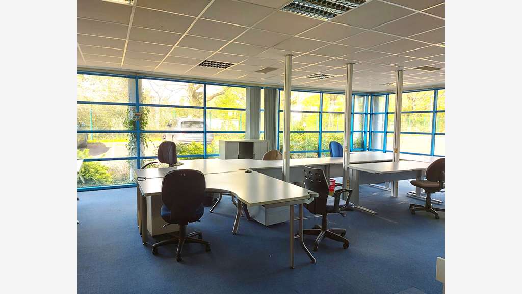 A louer bureaux divisibles jusqu'à 3 400m² à Laval