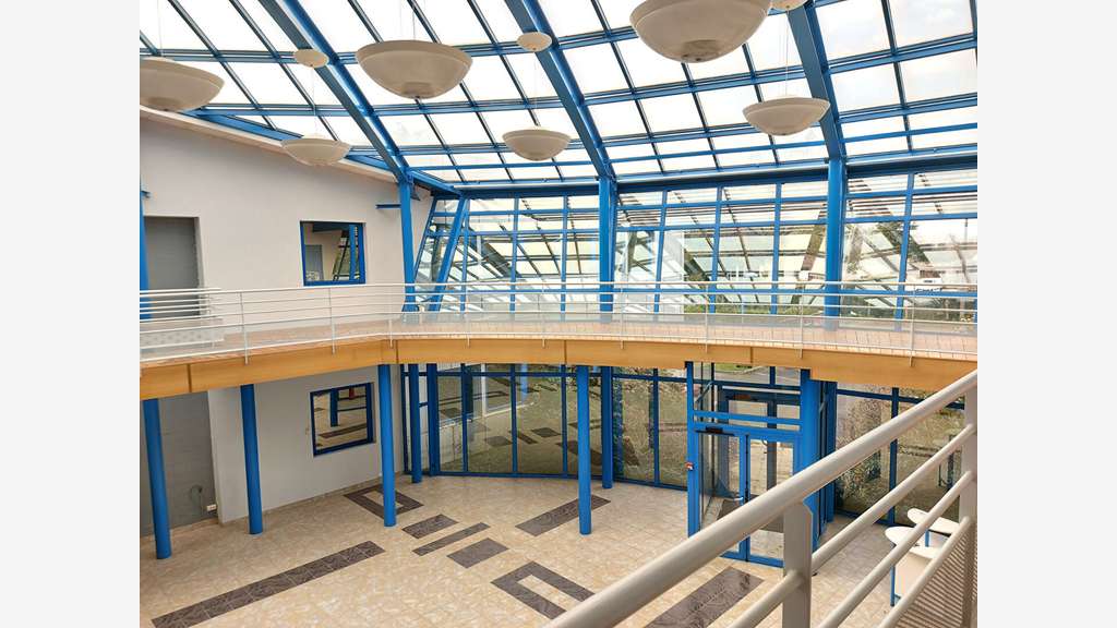 A louer bureaux divisibles jusqu'à 3 400m² à Laval