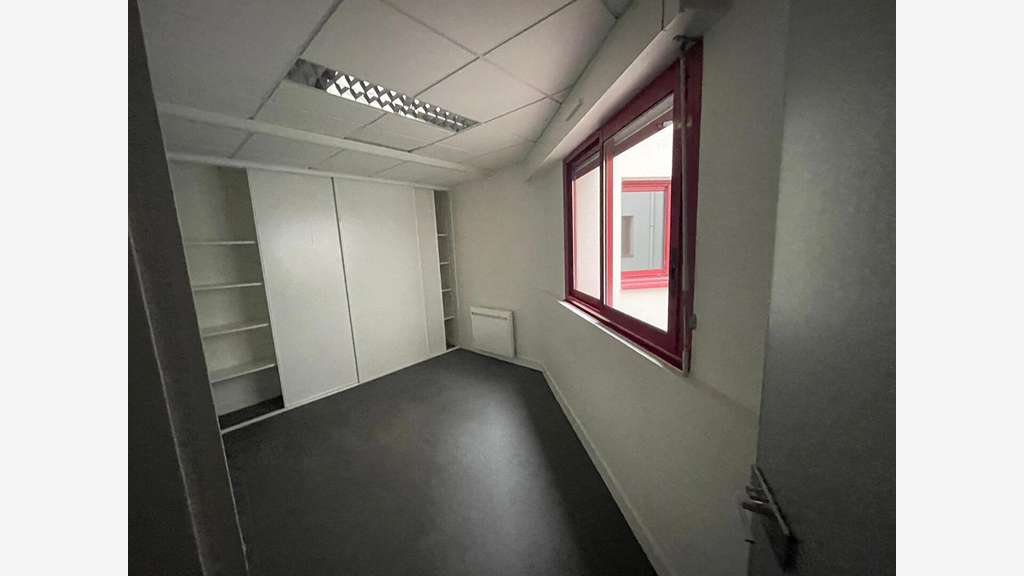 A louer plateau de bureaux 285m² prox gare à Laval
