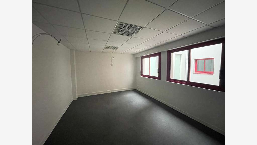 A louer plateau de bureaux 285m² prox gare à Laval
